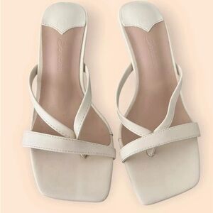 Minimalist Cream Sandals with Square Toe Design